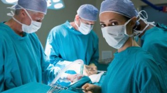 Appendicite aux urgences, Appelez le chirurgien sp&eacute;cialis&eacute; !