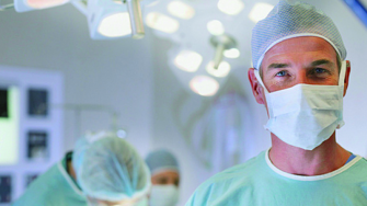 La r&eacute;alimentation pr&eacute;coce limite-t-elle lil&eacute;us postop&eacute;ratoire ?